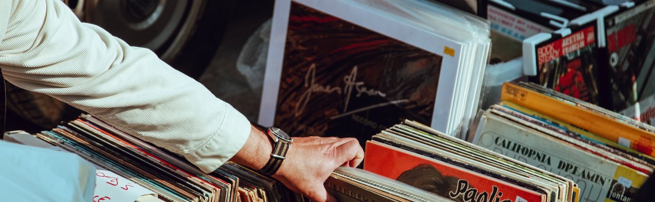 Vintage vinyl (foto: Clem Onojeghuo op Unsplash)