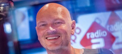 Wouter van der Goes presenteert deze zomer het Top 40 hitdossier op NPO Radio 2