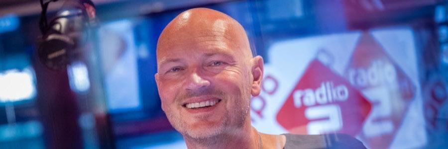 Wouter van der Goes presenteert deze zomer het Top 40 hitdossier op NPO Radio 2